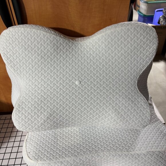 Derillo Pillows - Picture 3 of 4